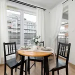 Klimatyzowany Z Balkonem I Przestrzenia Do Pracy Lokalizacja Blisko Wisly By Renters *
