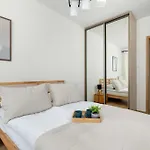 Lägenhet Klimatyzowany Z Balkonem I Przestrzenia Do Pracy Lokalizacja Blisko Wisly By Renters Kraków