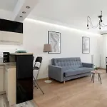 Klimatyzowany Z Balkonem I Przestrzenia Do Pracy Lokalizacja Blisko Wisly By Renters Kraków