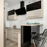 Klimatyzowany Z Balkonem I Przestrzenia Do Pracy Lokalizacja Blisko Wisly By Renters Lägenhet