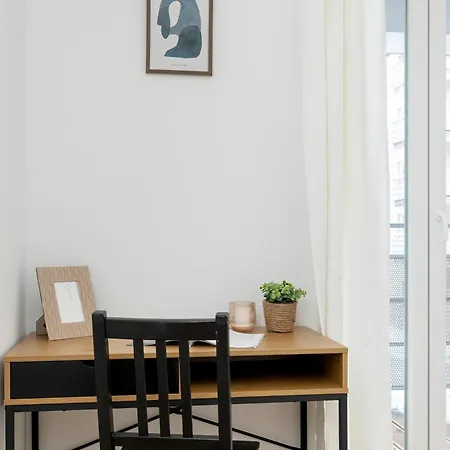 Klimatyzowany Z Balkonem I Przestrzenia Do Pracy Lokalizacja Blisko Wisly By Renters