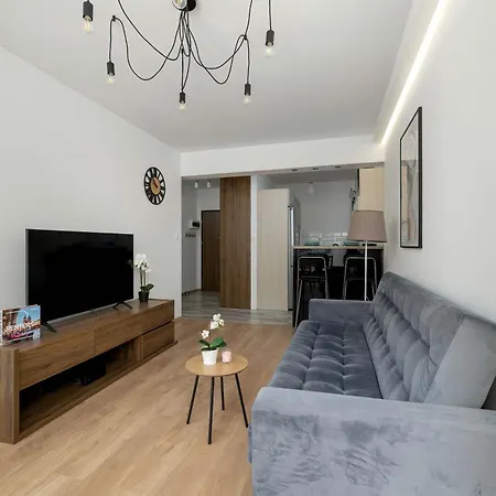 Klimatyzowany Z Balkonem I Przestrzenia Do Pracy Lokalizacja Blisko Wisly By Renters *