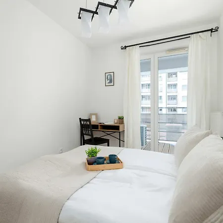 Klimatyzowany Z Balkonem I Przestrzenia Do Pracy Lokalizacja Blisko Wisly By Renters Краков