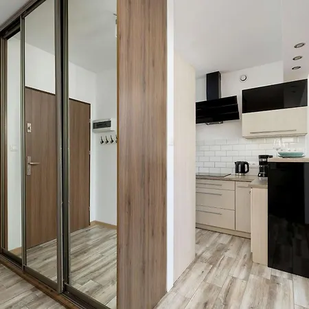 Klimatyzowany Z Balkonem I Przestrzenia Do Pracy Lokalizacja Blisko Wisly By Renters *