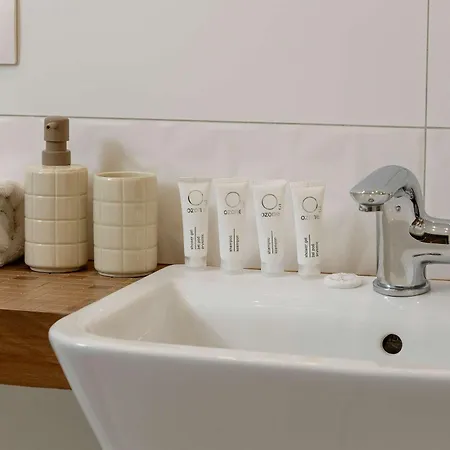 Klimatyzowany Z Balkonem I Przestrzenia Do Pracy Lokalizacja Blisko Wisly By Renters Apartmán