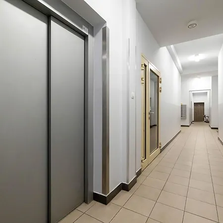 Apartmán Klimatyzowany Z Balkonem I Przestrzenia Do Pracy Lokalizacja Blisko Wisly By Renters